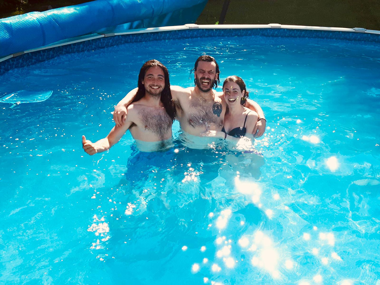 Premier jour de piscine à Buckland!